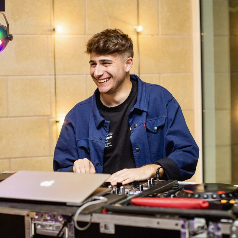 Domenico Roberto – DJ, Agenzia EnzinoSting